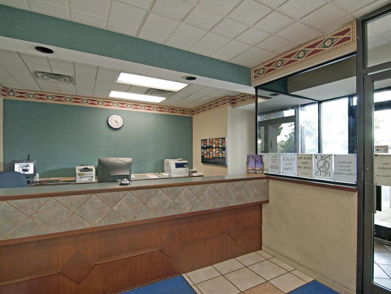 America'S Best Value Inn & Suites - Memphis/Graceland Exterior photo
